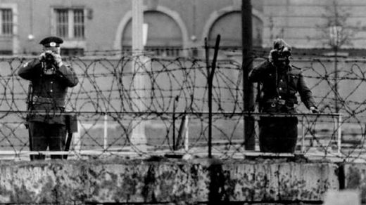 for life german symbol Anniversary the of The Wall of Commemorating The Berlin 25th Kids Fall