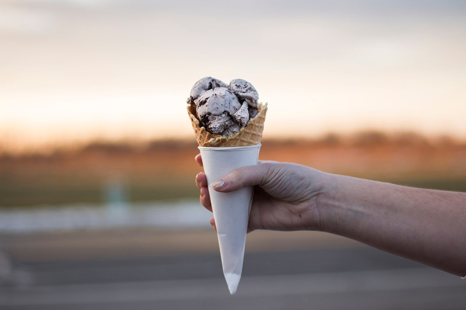 https://cdn4.dogonews.com/images/2a227bd8-b5e1-463d-b790-d9a51f886d72/1599px-ice_cream_dessert_-unsplash.jpeg