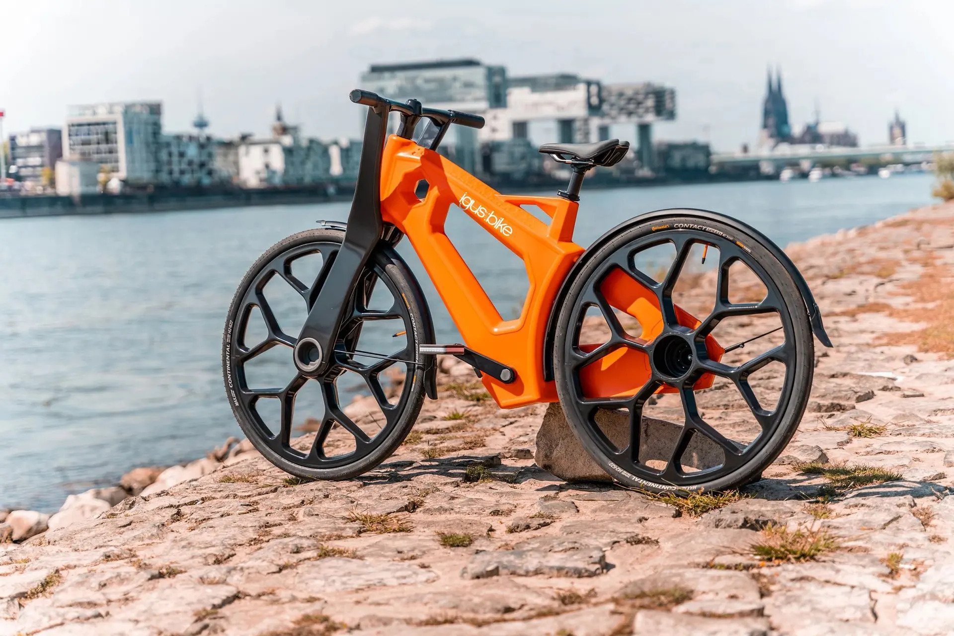 This Sleek Urban Bike Is Made Entirely From Recycled Plastic