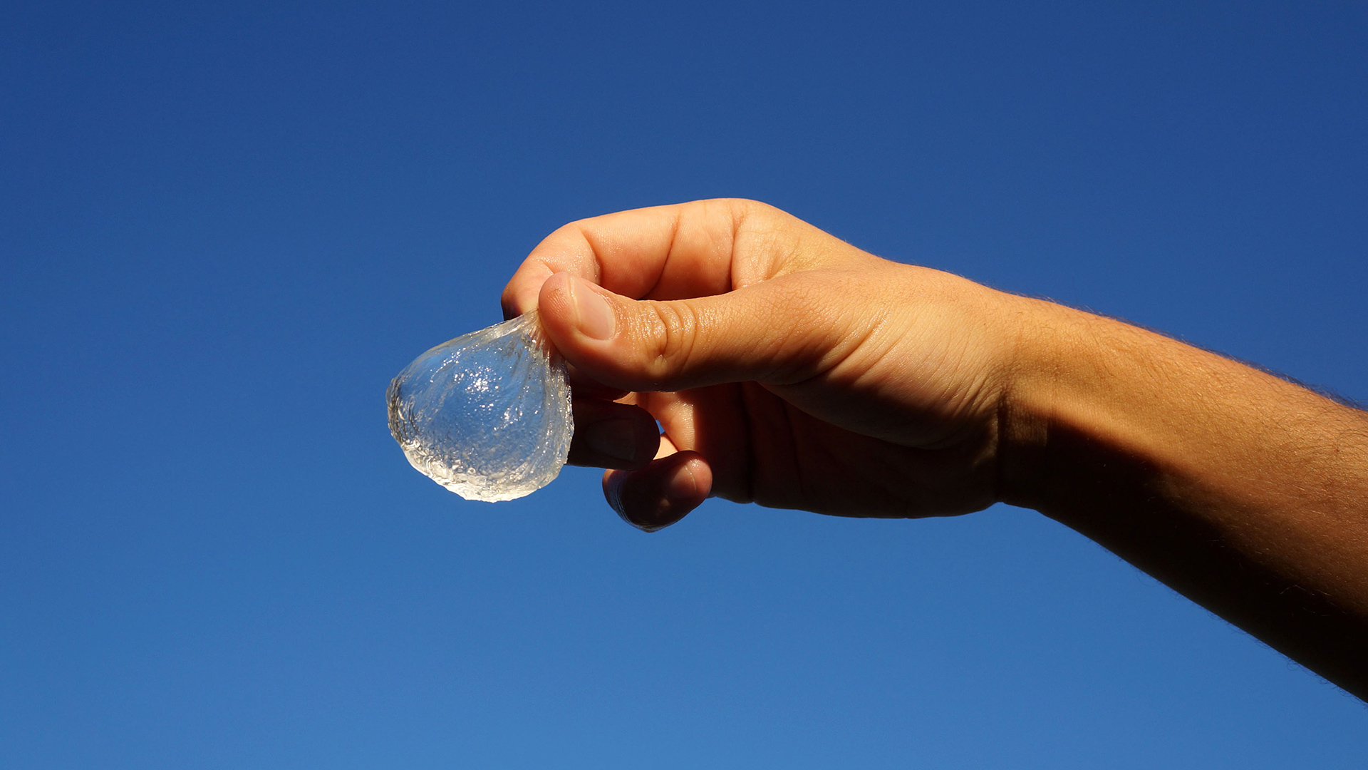 Ooho Edible Water Bubble Aims To Eliminate Plastic Bottles