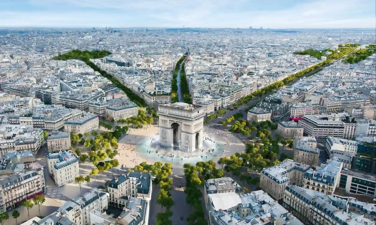 Avenue des Champs Elysees in Paris