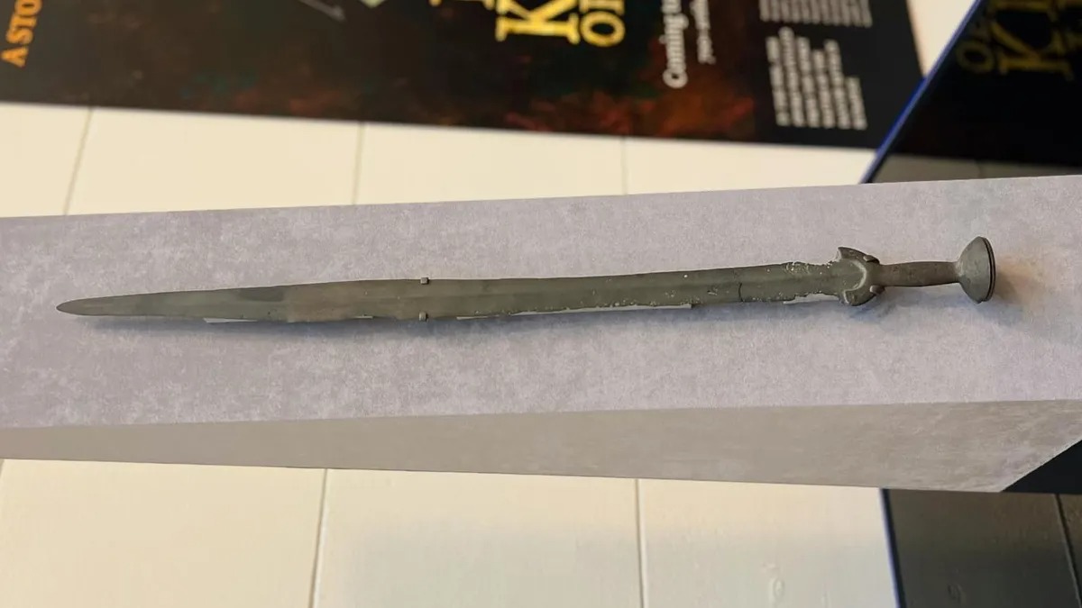 "Fake" Sword At Chicago's Field Museum Turns Out To Be A Bronze Age Artifact