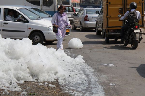 Severe Pollution Causes India's Bellandur Lake To Spew Toxic White Foam