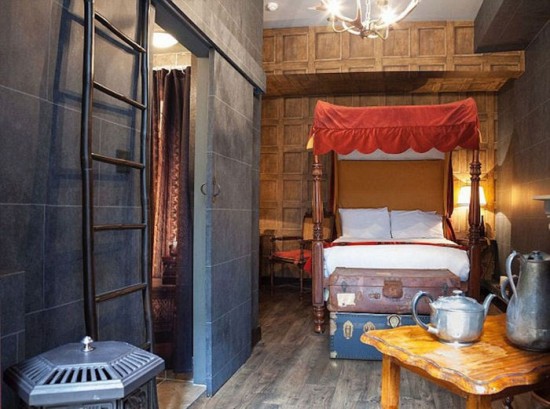 Central London Hotel Draws Harry Potter Fans With "Wizard Chambers"