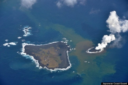 Baby Volcanic Island Niijima Swallows Up Its Neighbor!